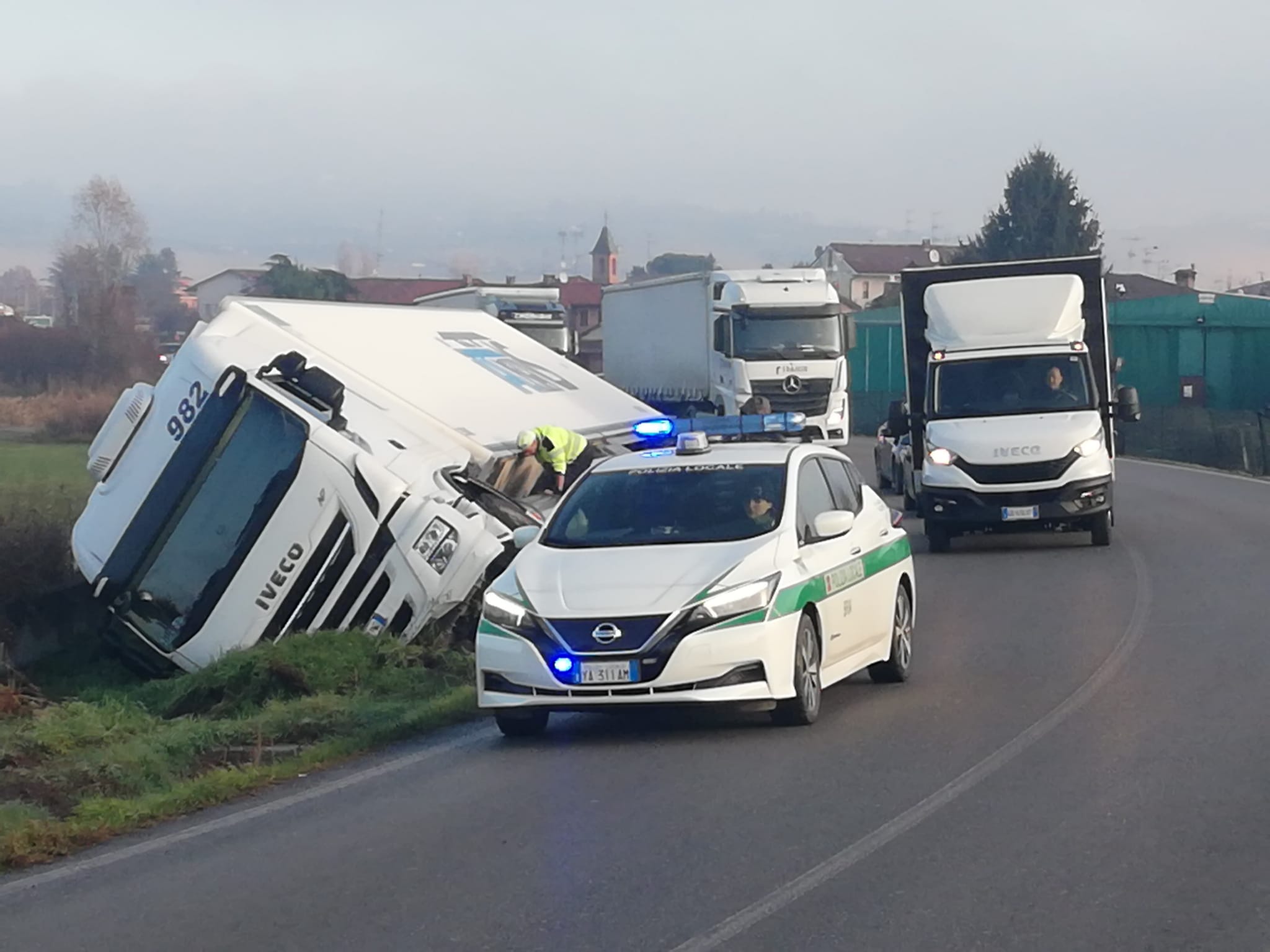 05.12: tir fuori strada su SP7, chiude temporaneamente tratto tra Pollenzo e Cherasco