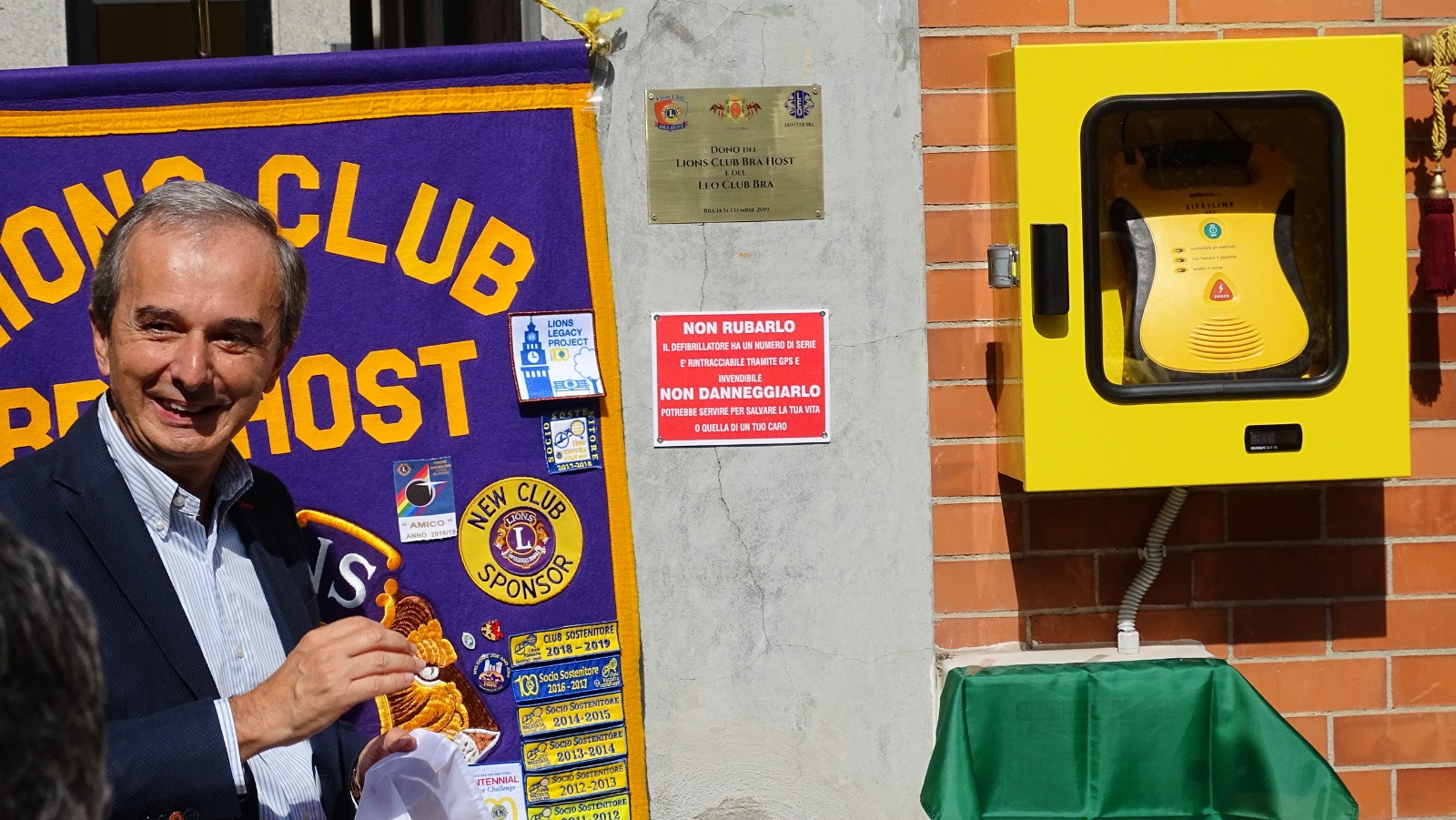 Bra possiede un defibrillatore su suolo pubblico