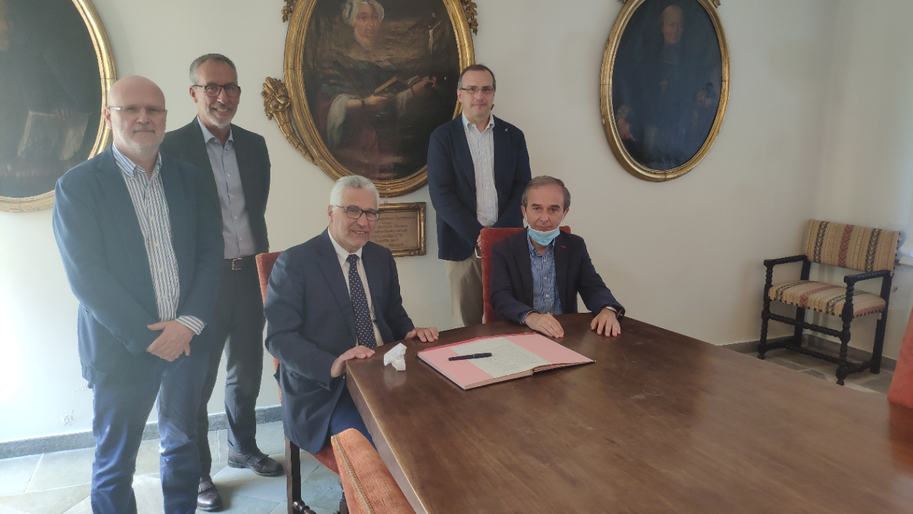 La Cassa di Risparmio di Bra dona al Comune  l’archivio storico e i ritratti dei fondatori