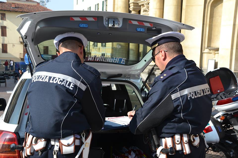 Controlli della polizia municipale in città