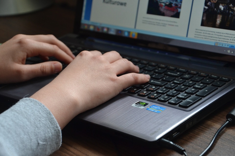 Si presentano i corsi di informatica per adulti