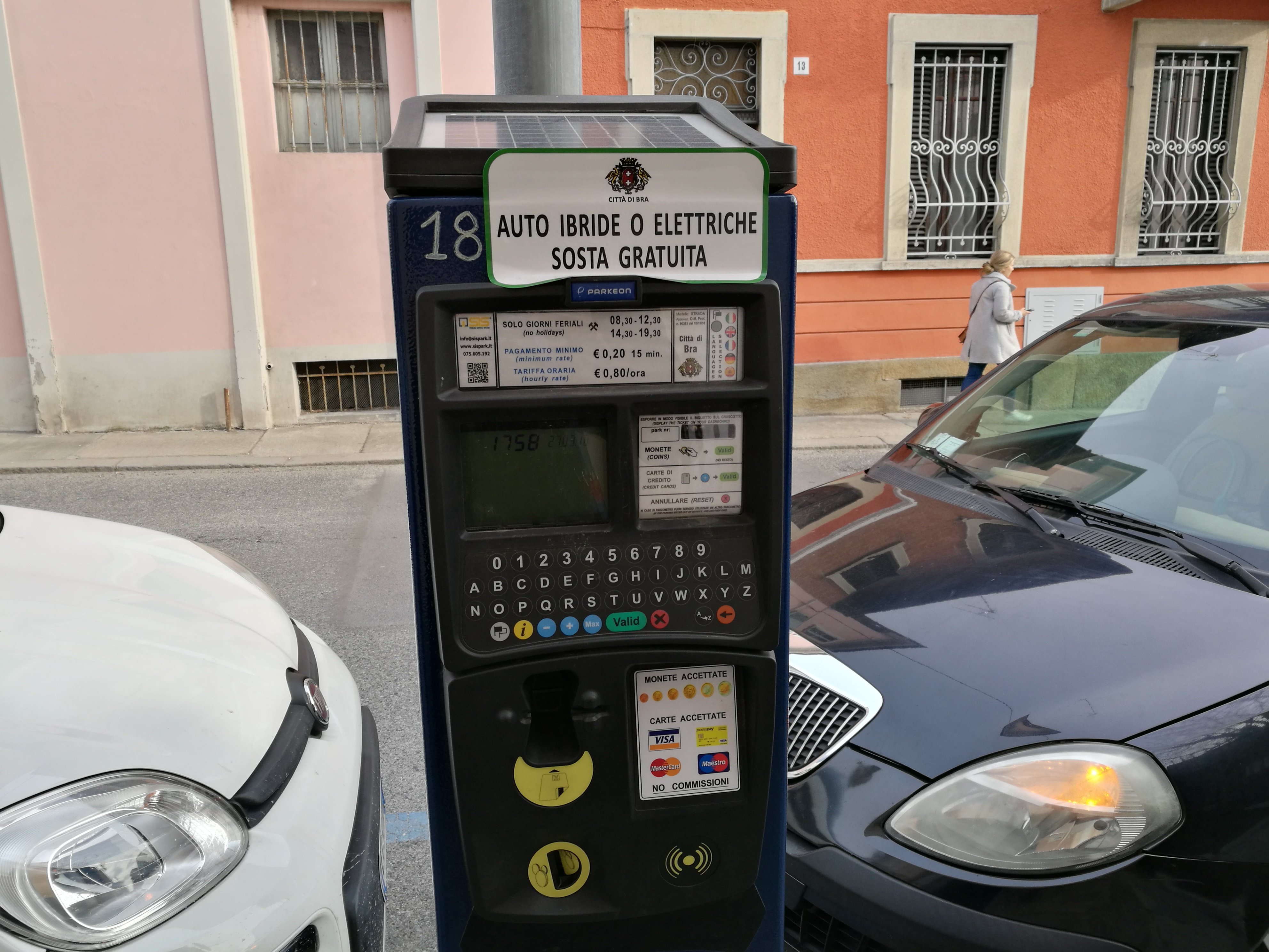 Sosta gratuita per auto elettriche e ibride