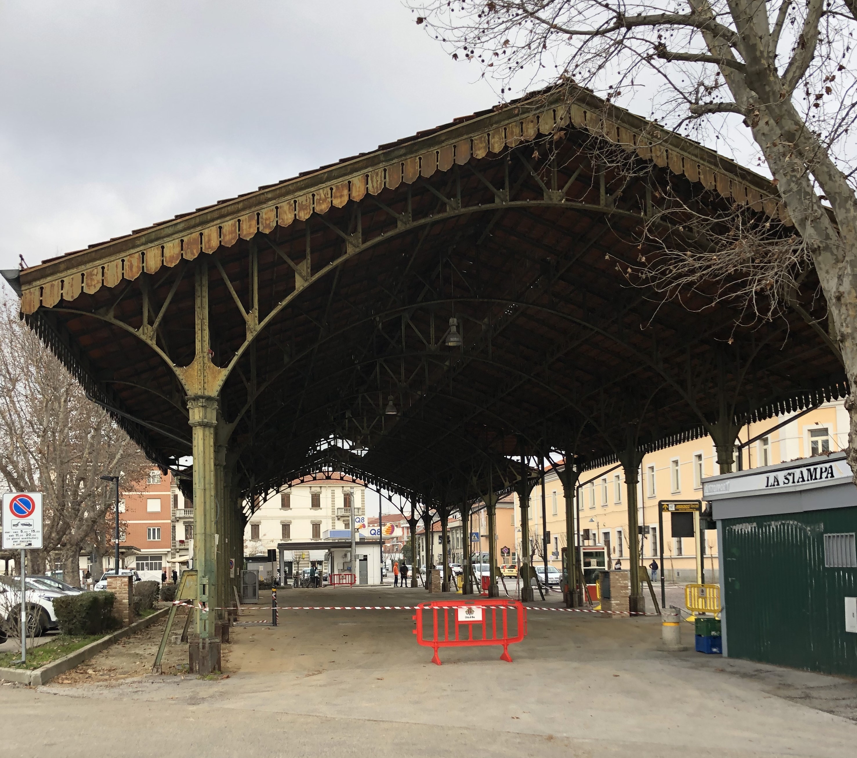 Bra: terminati i lavori alla tettoia di piazza Giolitti